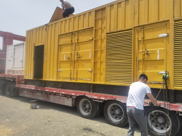 乌拉特前除了负载情况和发动机维护,还有哪些因素会影响 200kw 柴油发电机的油耗?