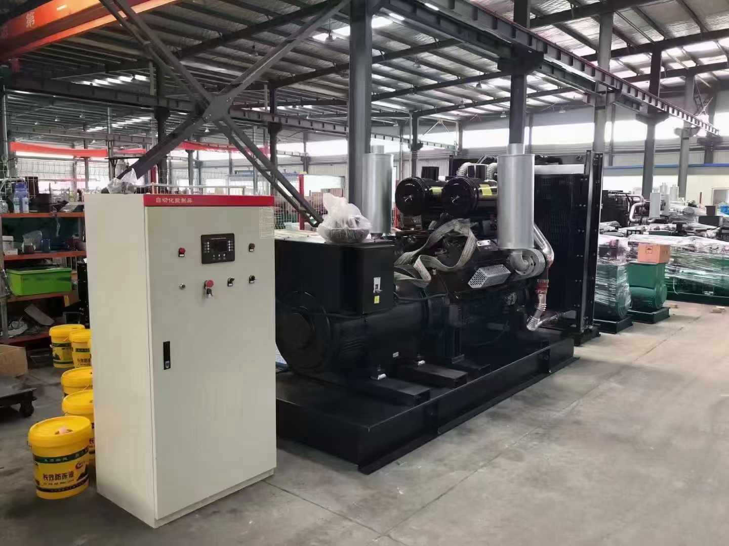 乌拉特前柴油发电机运行时的噪音和振动水平如何?