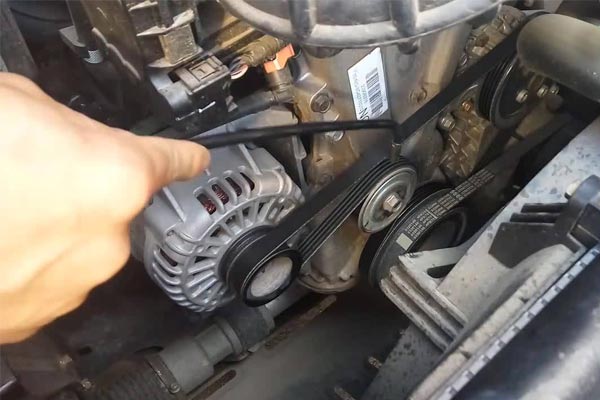 乌拉特前转速传感器的工作原理是什么?
