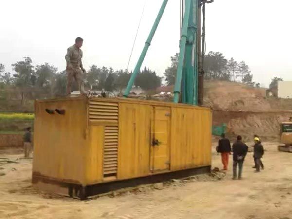 乌拉特前如何判断水冷式机油散热器密封件是否需要更换?